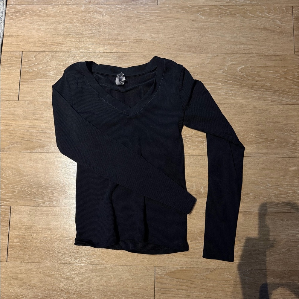 Athleta V-Neck Long Sleeve Ribbed workout top